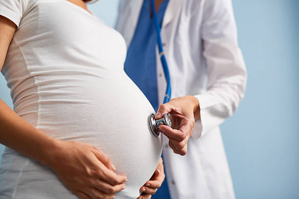 breath of baby - prenatal care imagens e fotografias de stock