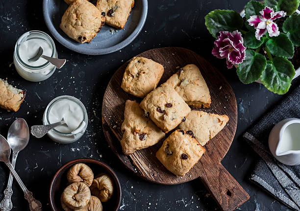 Rustic cookies with dried figs and raisins.