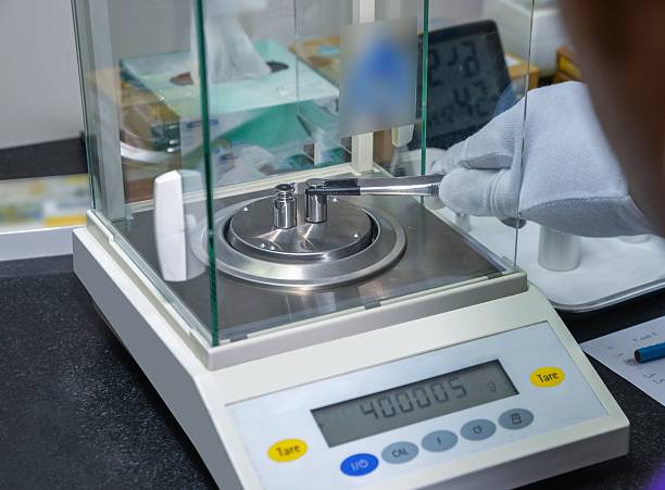 weight measure on the electronic balance in a laboratory
