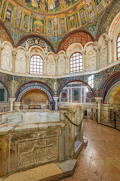 ravenna, baptisterium von neon - battistero neoniano. italien - indoors church emilia romagna europe stock-fotos und bilder