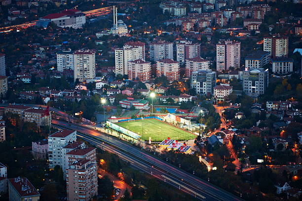 luftaufnahme des fußballplatzes in istanbul - upperdeck view fotos stock-fotos und bilder