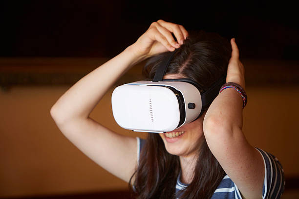 istock Girl wearing head-mounted display 623277348