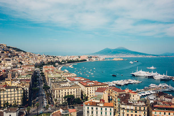 naples vue, italie - fort bay photos et images de collection