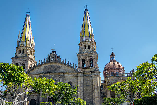 cathédrale de guadalajara - guadalajara, jalisco, mexique - middle ages architecture and buildings place of worship church photos et images de collection