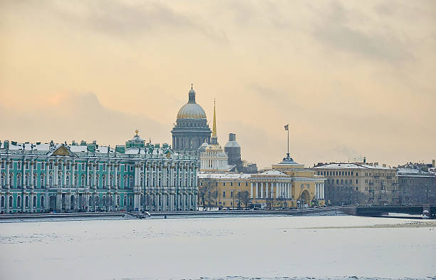 istock Foggy winter cityscape 623304730