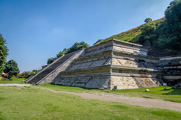 pirâmide de cholula - cholula, puebla, méxico - mexico the americas ancient past - fotografias e filmes do acervo