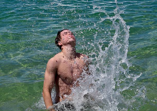 istock Splashing in the sea 623344528