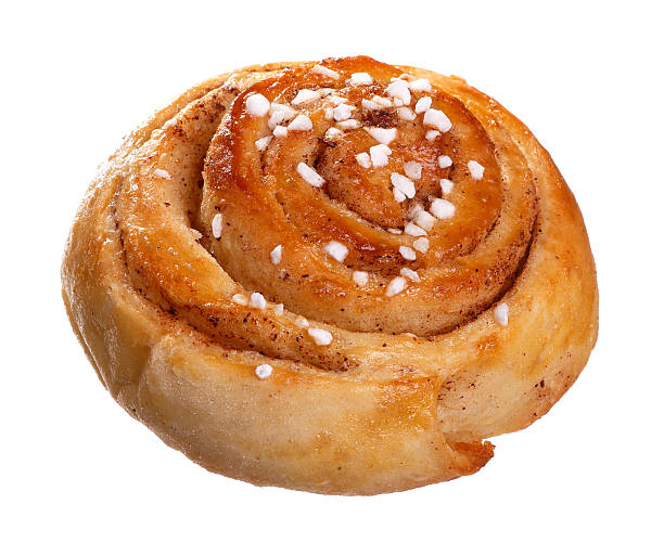 корица рулон на белом - food close up sweet bun dessert стоковые фото и изображения