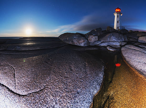 phare super clair de lune - water flowing water east coast peggys cove photos et images de collection