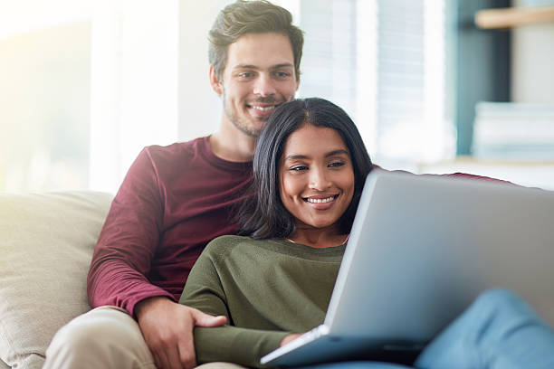istock They love blogging together 623434210