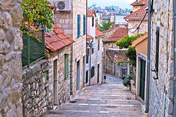 old stone street of split historic city - croatia stok fotoğraflar ve resimler