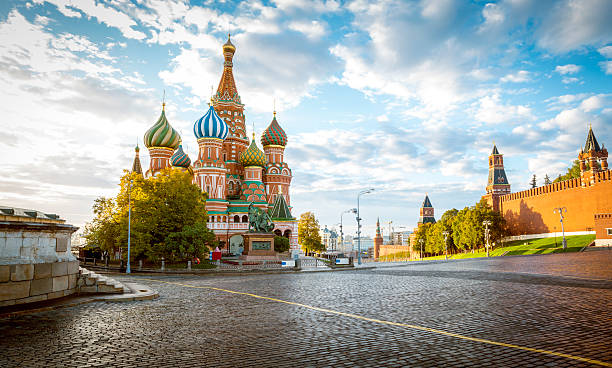 saint basil's cathedral on red square in moscow, russia - russia moscow russia st basils cathedral kremlin imagens e fotografias de stock