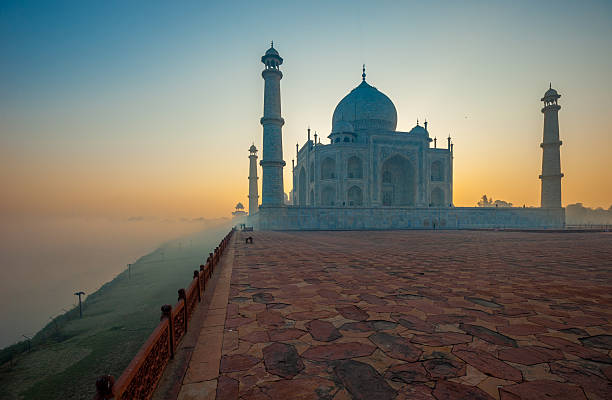 Taj Mahal at sunrise, Agra, India Taj Mahal at sunrise, Agra, India agra stock pictures, royalty-free photos & images