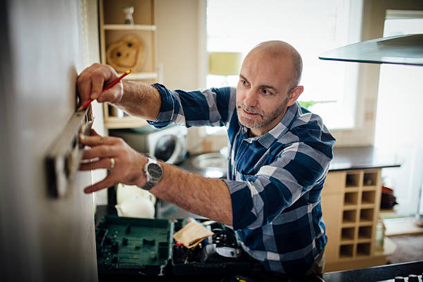 bricolaje en la cocina - marcar al adversario fotografías e imágenes de stock