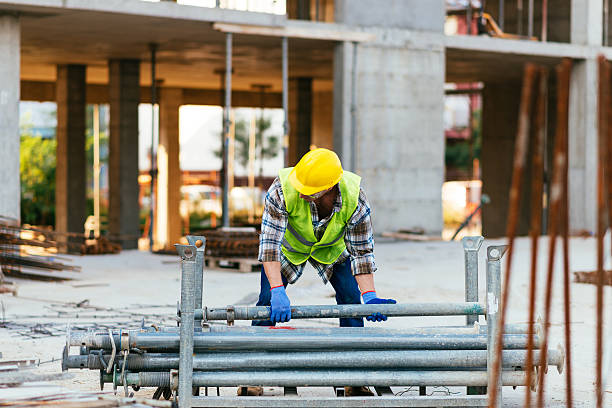 Heavy Building Worker 1,100+ Picking Up Heavy Working Construction Worker Stock Photos ...