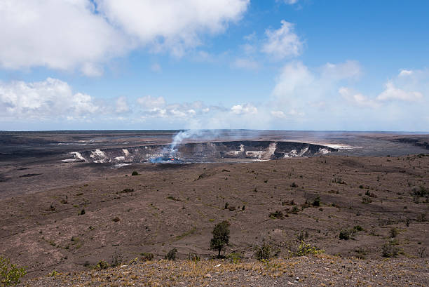hale ma'uma'u wulkan krater, kilauea, big island of hawaii - white cloud mountains zdjęcia i obrazy z banku zdjęć