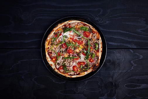 Thin crust pizza - Italian Leggera with tuna fish, tomatoes and onion