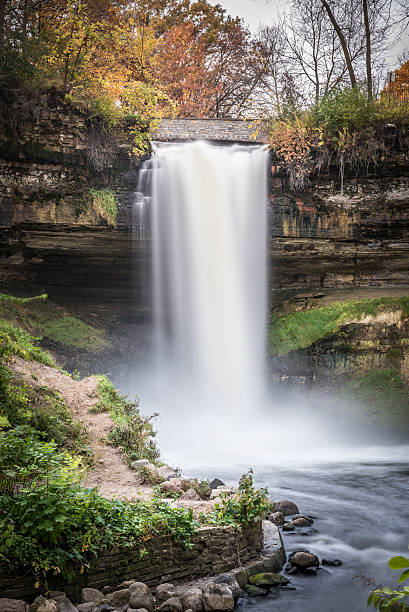 istock Minnehaha Falls in Autumn 3 623518280