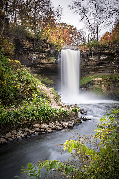 istock Minnehaha Falls in Autumn 2 623518402
