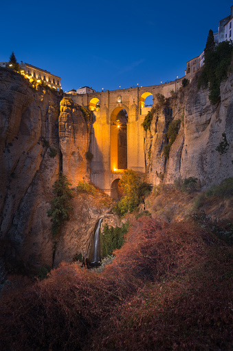 Puente Nuevo y Cañón del Tajo durante el crepúsculo, Ronda, España photo
