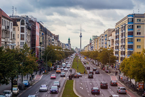ベルリンの普通の日 - central berlin ストックフォトと画像