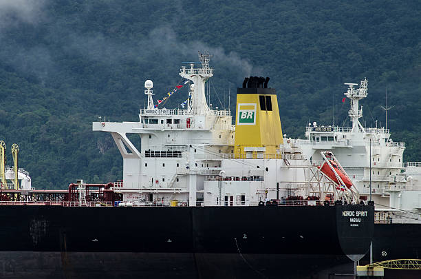 корабль petrobras - северный дух - oil rig brazil oil industry petroleum стоковые фото и изображения