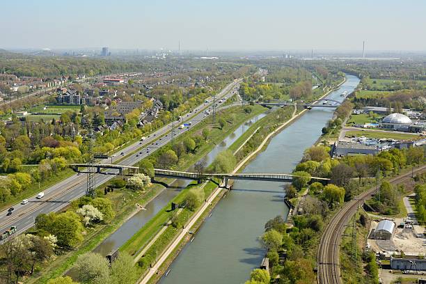 view over rhein-herne-kanal in oberhausen - herne stock-fotos und bilder