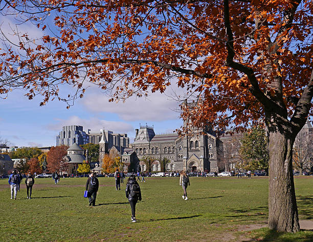 campus universitaire à l’automne - Photo