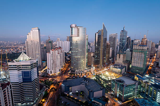 makati skyline, metro manila - filipinas - manila philippines makati city - fotografias e filmes do acervo