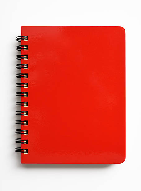 scatto isolato di notebook a spirale rossa chiusa su sfondo bianco - spiral notebook foto e immagini stock