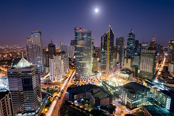 makati skyline, metro manila - filipinas - manila philippines makati city fotografías e imágenes de stock