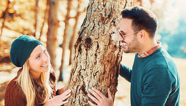 romantisches paar im herbst park - pair couple cheerful laughing stock-fotos und bilder