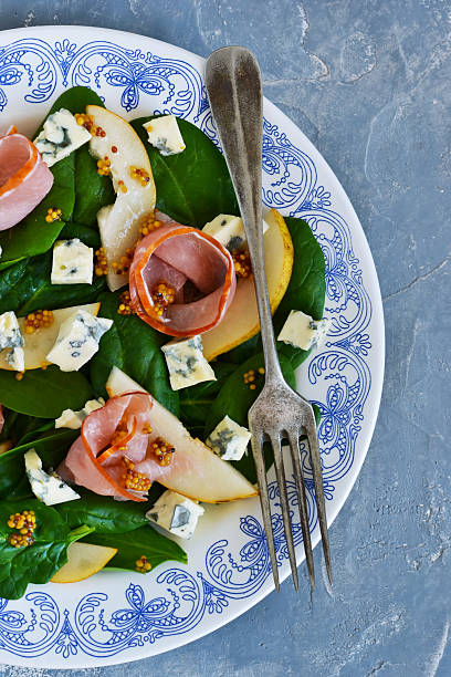istock Salad with spinach, blue cheese, ham and pear sauce 623697008