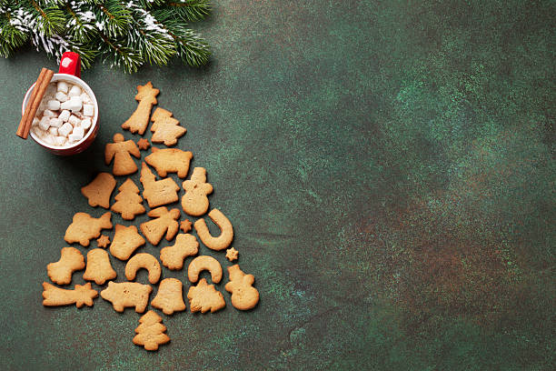 istock Christmas hot chocolate and gingerbread cookies 623745702