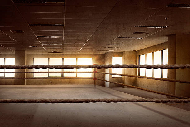 leere ringboxarena zum training - boxring stock-fotos und bilder