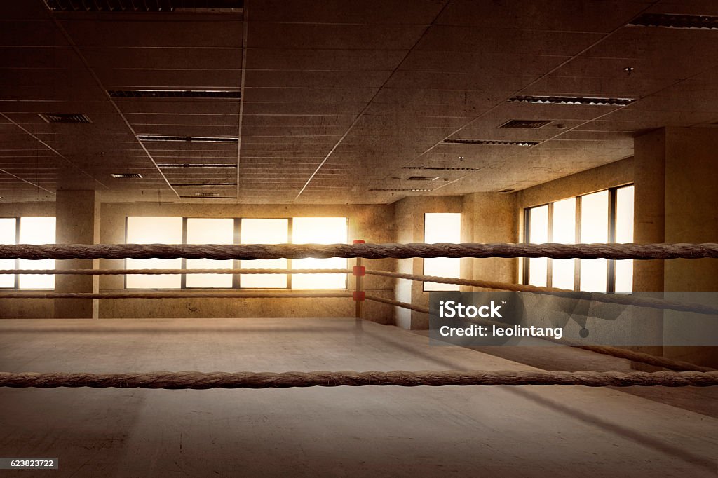 Arena di boxe ad anello vuota per l'allenamento - Foto stock royalty-free di Ring da pugilato