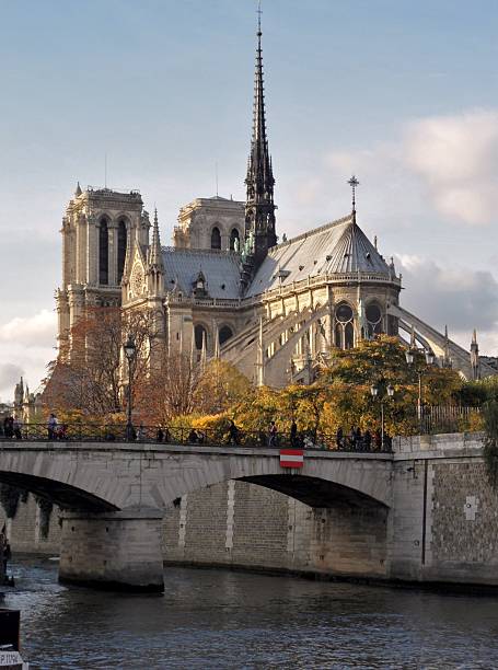 Parigi - Our Lady da Quai de Montebello