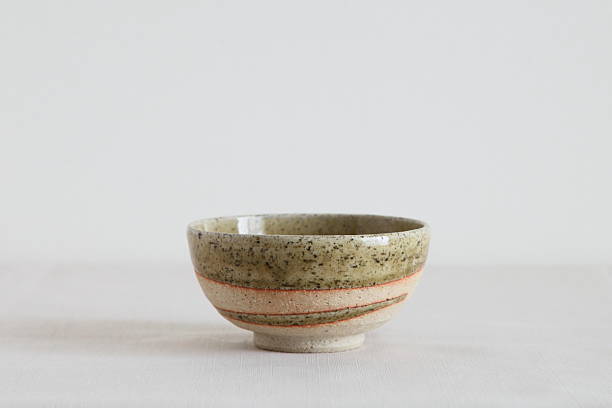 японская керамика - чаша очер - blue bowl brown ceramic стоковые фото и изображения