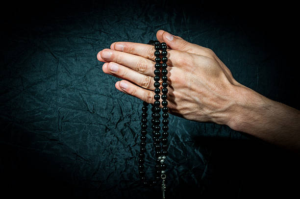 praying hands with rosary - confessional nun catholic imagens e fotografias de stock