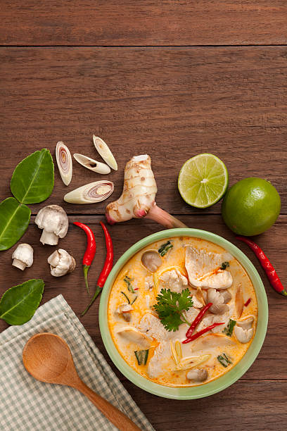 thai tom kha thorn soup - sopa tom yum imagens e fotografias de stock
