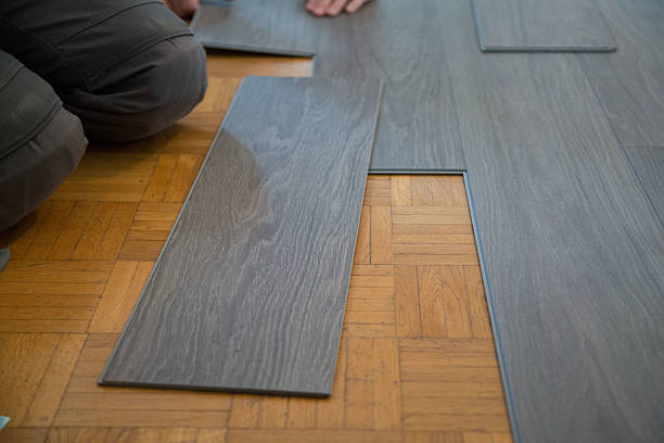 istock Lay vinyl floor on parquet floor 623923400