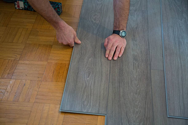 istock Lay vinyl floor on parquet floor 623923454