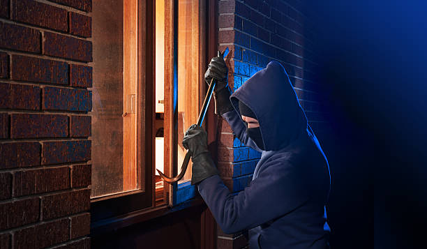 i break in casa - burglary burglar thief house foto e immagini stock