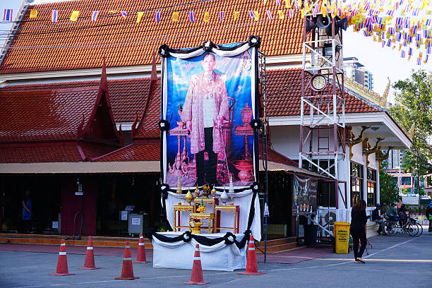 imagen pública de bhumibol adulyadej rey nuestro amado. - political rally fotos fotografías e imágenes de stock