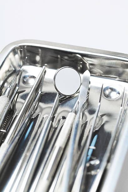 ensemble de métal de dentiste équipement médical outils - dentist mirror orthodontist carver photos et images de collection