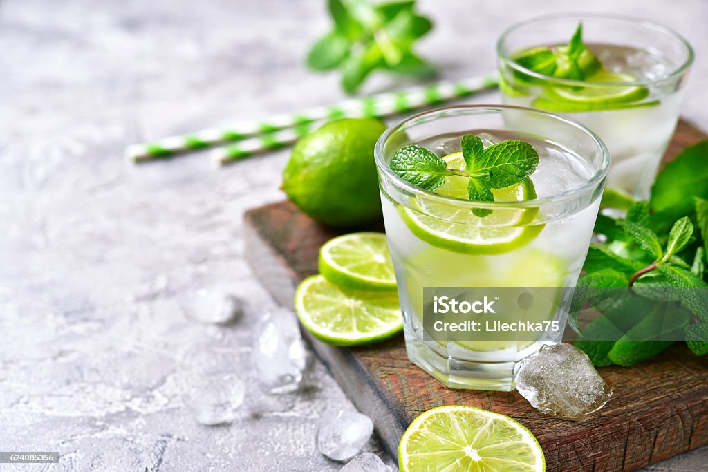 Froid rafraîchissant mojito de limonade d’été. - Photo de Mojito libre de droits