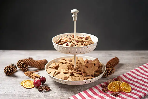 This image is part of a series of baking and presenting Winter/Christmas cookies, including an above image of the ingredients, the roll-out and baking-process as well as decorated sets presenting the Cookies.