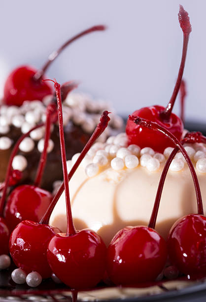 istock Two heart-shaped cakes in white and black 624097686