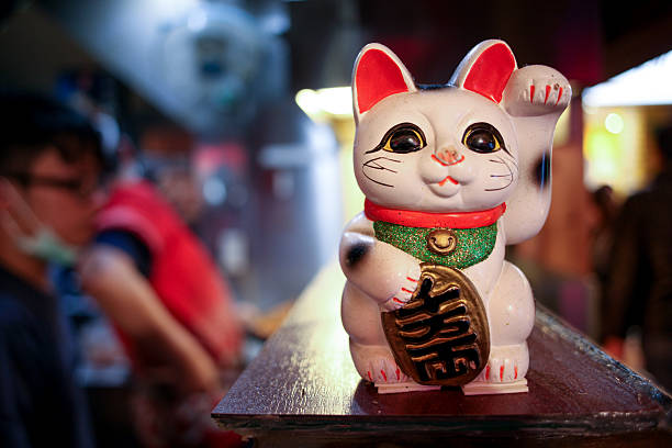 maneki -猫 - 招き猫 ストックフォトと画像