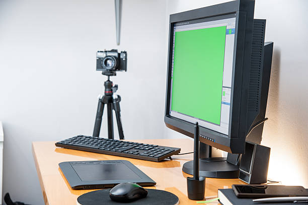 istock hoto designer , retouching pictures, photo workspace 624112904